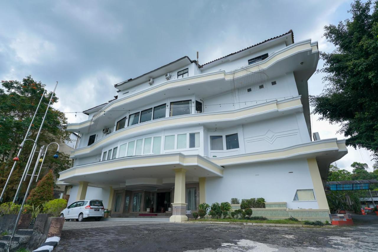 Urbanview By Millenium Hotel Pangkal Pinang Exteriör bild